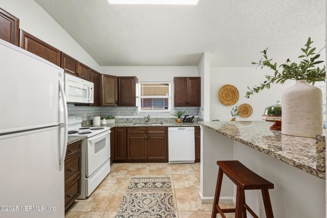 7534 INTERNATIONAL VILLAGE Drive, Jacksonville, FL 32277