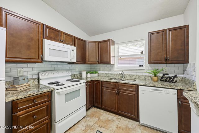 7534 INTERNATIONAL VILLAGE Drive, Jacksonville, FL 32277