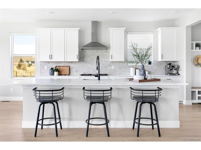 9349 Russell Cir, Arvada, CO 80007