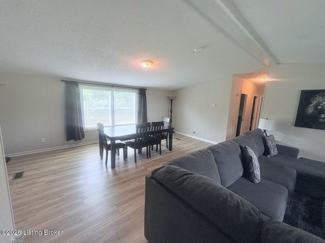 690 Sunset Dr, Vine Grove, KY 40175