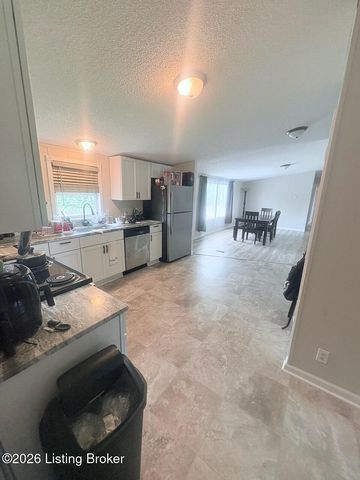 690 Sunset Dr, Vine Grove, KY 40175