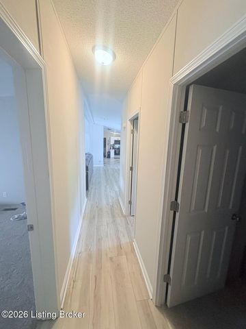690 Sunset Dr, Vine Grove, KY 40175