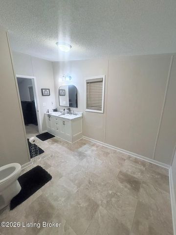690 Sunset Dr, Vine Grove, KY 40175