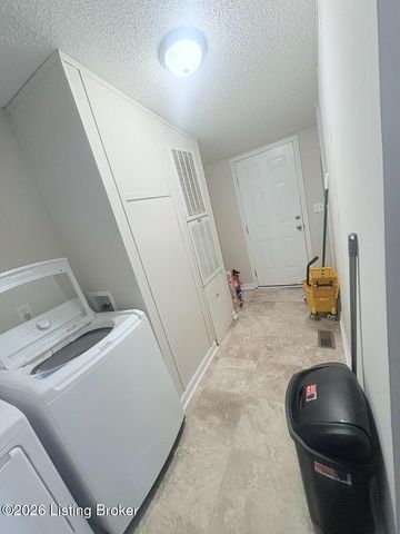 690 Sunset Dr, Vine Grove, KY 40175