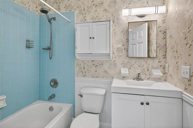 36315 STRATFORD COURT, Grand Island, FL 32735