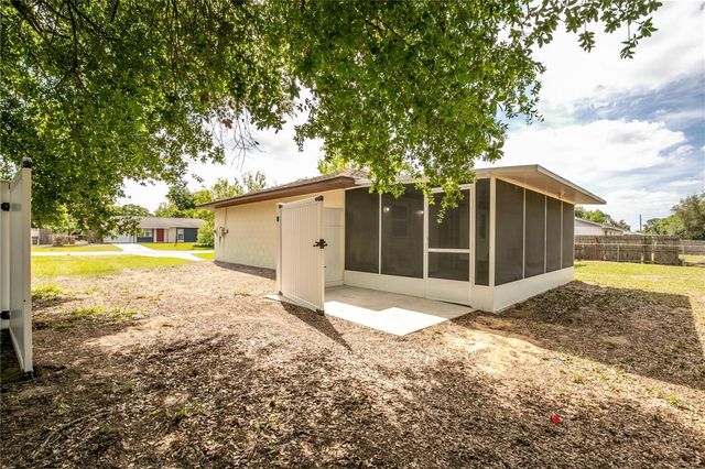 36315 STRATFORD COURT, Grand Island, FL 32735