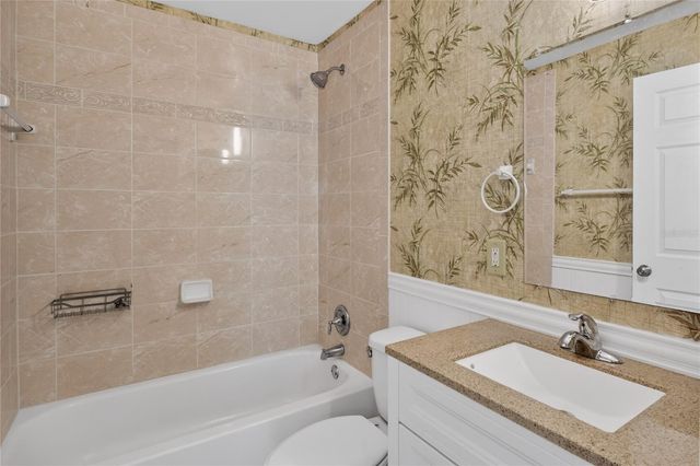 36315 STRATFORD COURT, Grand Island, FL 32735