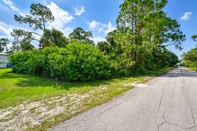 2303 Monroe Avenue, Alva, FL 33920