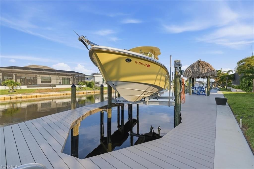 Image 18 of property listing at 105 SW 36th PL, Cape Coral, FL 33991
