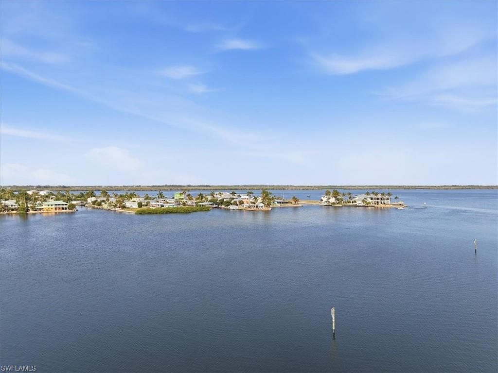 Image 27 of property listing at 105 SW 36th PL, Cape Coral, FL 33991