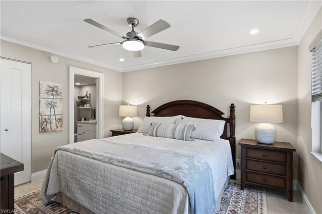 682 Broad AVE S J682, Naples, FL 34102