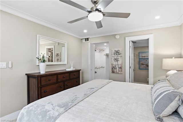 682 Broad AVE S J682, Naples, FL 34102