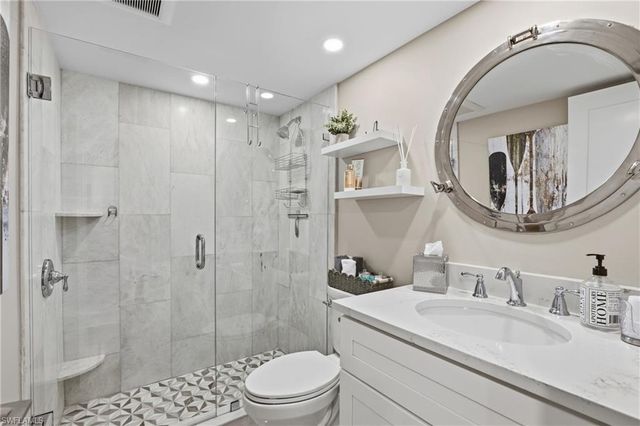 682 Broad AVE S J682, Naples, FL 34102