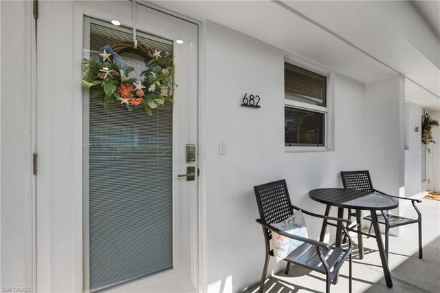 682 Broad AVE S J682, Naples, FL 34102