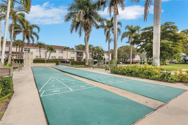 682 Broad AVE S J682, Naples, FL 34102