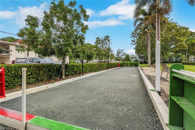 682 Broad AVE S J682, Naples, FL 34102