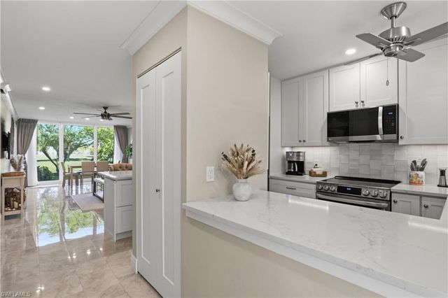 682 Broad AVE S J682, Naples, FL 34102