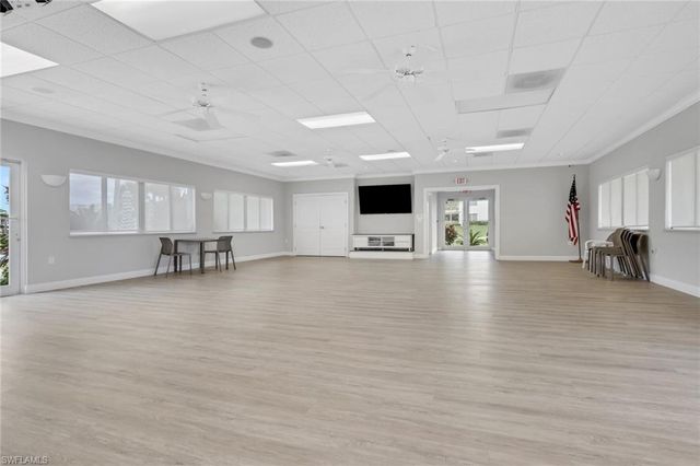 682 Broad AVE S J682, Naples, FL 34102