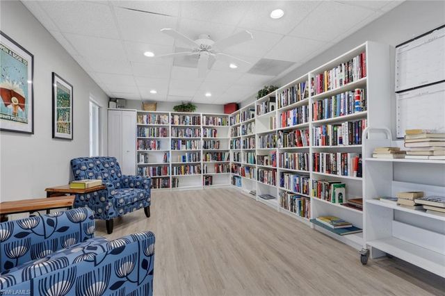 682 Broad AVE S J682, Naples, FL 34102