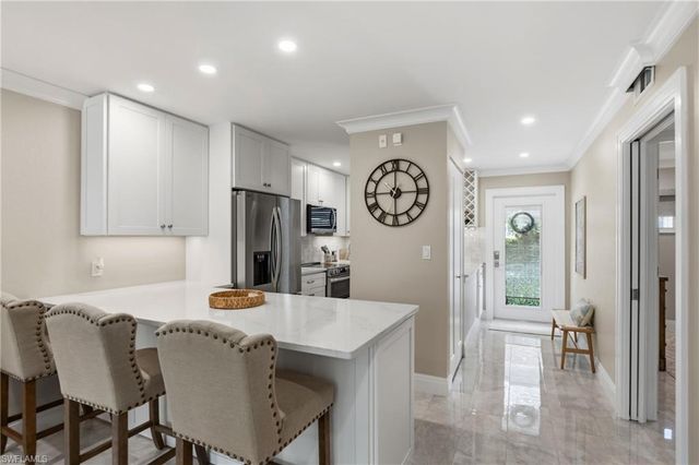 682 Broad AVE S J682, Naples, FL 34102