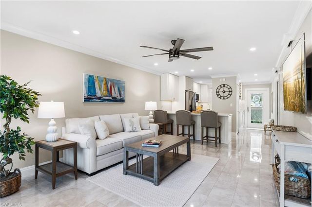 682 Broad AVE S J682, Naples, FL 34102