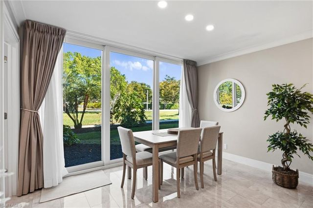 682 Broad AVE S J682, Naples, FL 34102