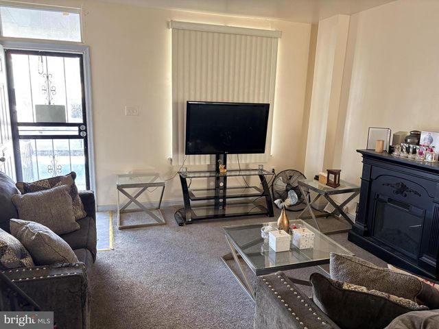 2446 W HUNTINGDON ST, Philadelphia, PA 19132