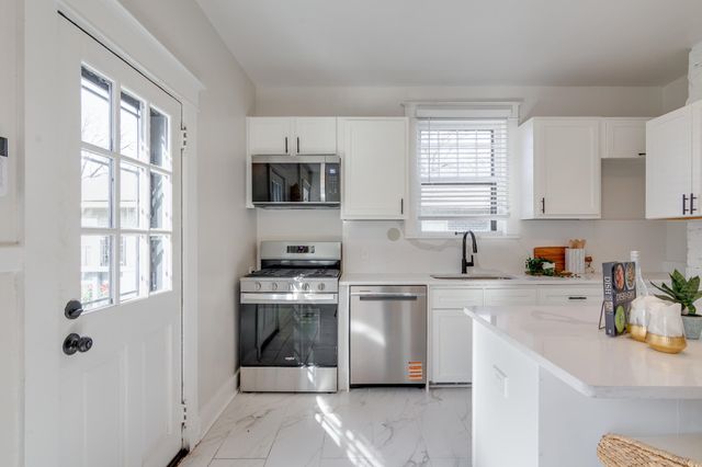 2053 YOUNG AVE, Memphis, TN 38104