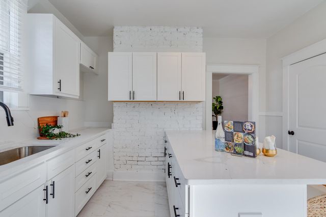 2053 YOUNG AVE, Memphis, TN 38104