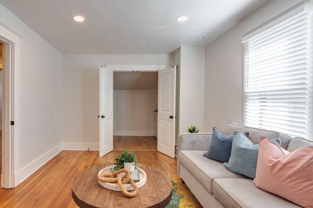 2053 YOUNG AVE, Memphis, TN 38104