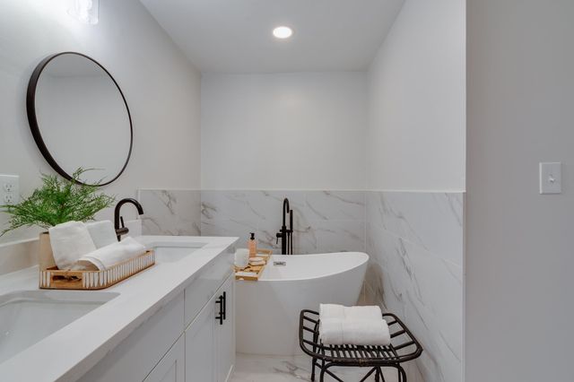 2053 YOUNG AVE, Memphis, TN 38104