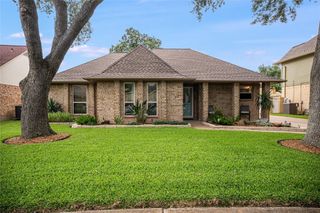 702 Yorkshire Court, Deer Park, TX 77536