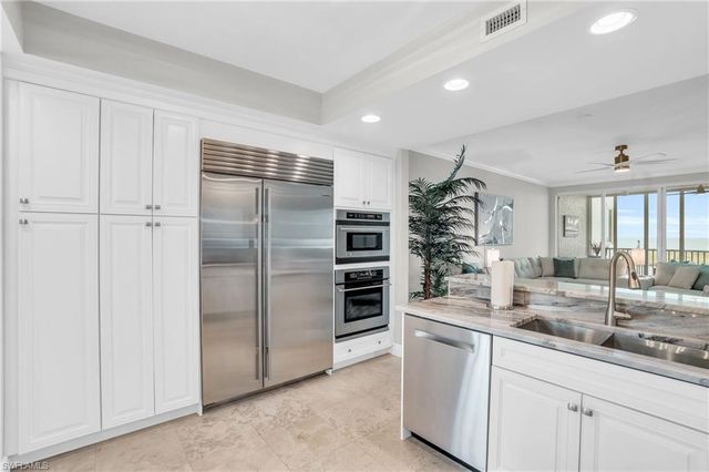 265 Indies WAY 1404, Naples, FL 34110