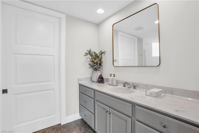 265 Indies WAY 1404, Naples, FL 34110