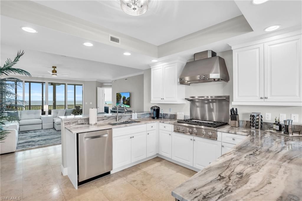 265 Indies WAY 1404, Naples, FL 34110