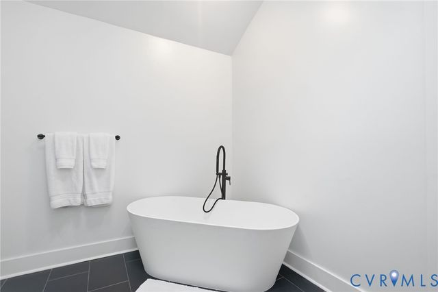 6080 Perryville Dr, Mechanicsville, VA 23111