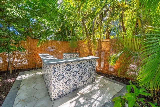 3700 Justison Rd, Miami, FL 33133