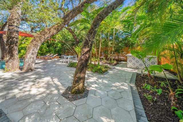 3700 Justison Rd, Miami, FL 33133