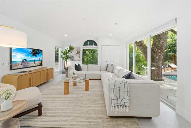 3700 Justison Rd, Miami, FL 33133