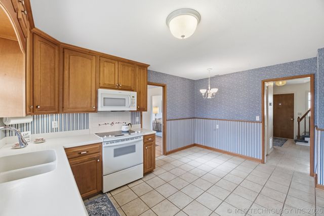 1324 Lariat Drive, Bartlesville, OK 74006