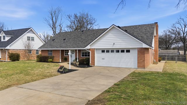 1324 Lariat Drive, Bartlesville, OK 74006