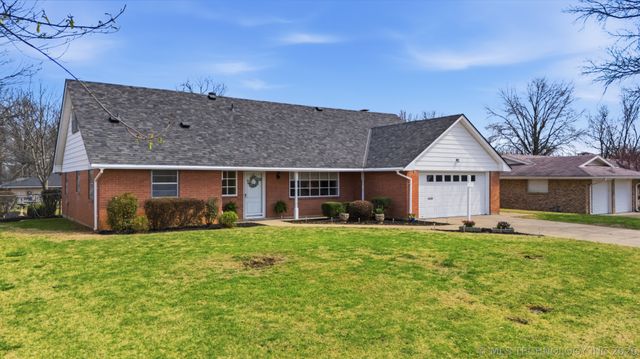 1324 Lariat Drive, Bartlesville, OK 74006