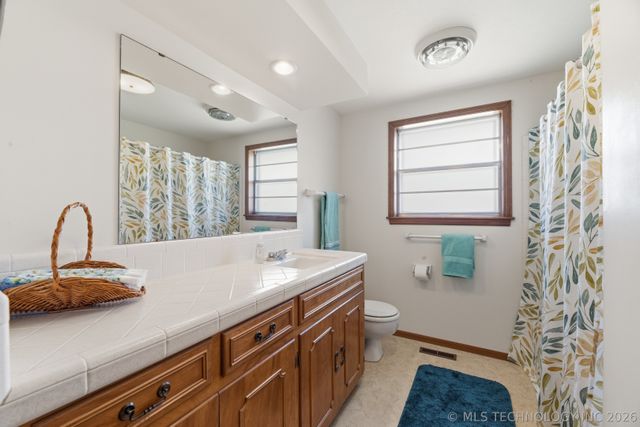 1324 Lariat Drive, Bartlesville, OK 74006