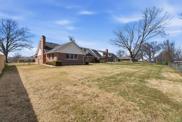 1324 Lariat Drive, Bartlesville, OK 74006