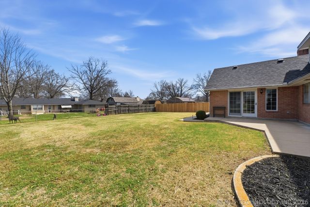 1324 Lariat Drive, Bartlesville, OK 74006