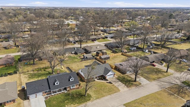 1324 Lariat Drive, Bartlesville, OK 74006