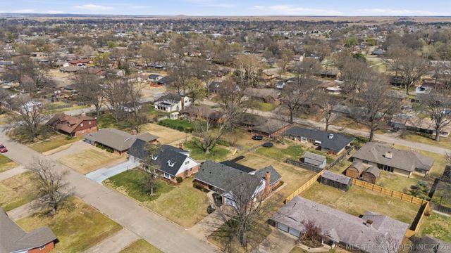 1324 Lariat Drive, Bartlesville, OK 74006