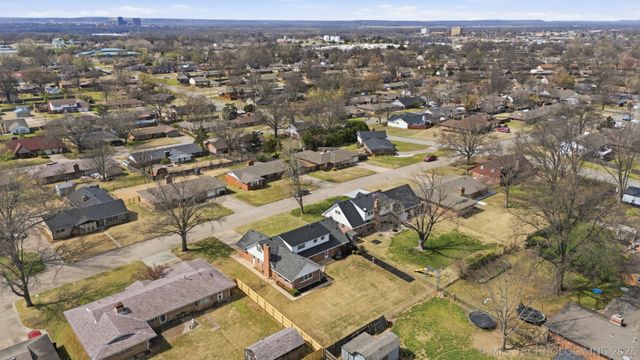 1324 Lariat Drive, Bartlesville, OK 74006
