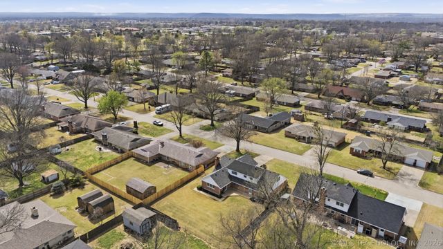 1324 Lariat Drive, Bartlesville, OK 74006