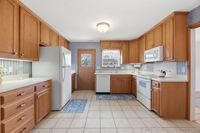 1324 Lariat Drive, Bartlesville, OK 74006